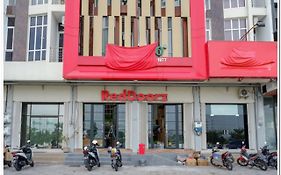 Reddoorz Plus @ Madukoro Raya Semarang